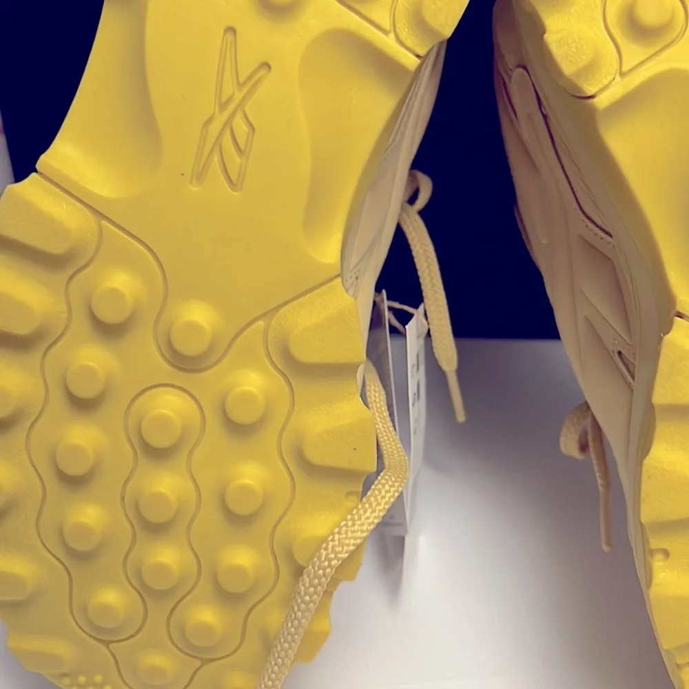 Cardi B Reebok size 6 fits women’s size 7.5